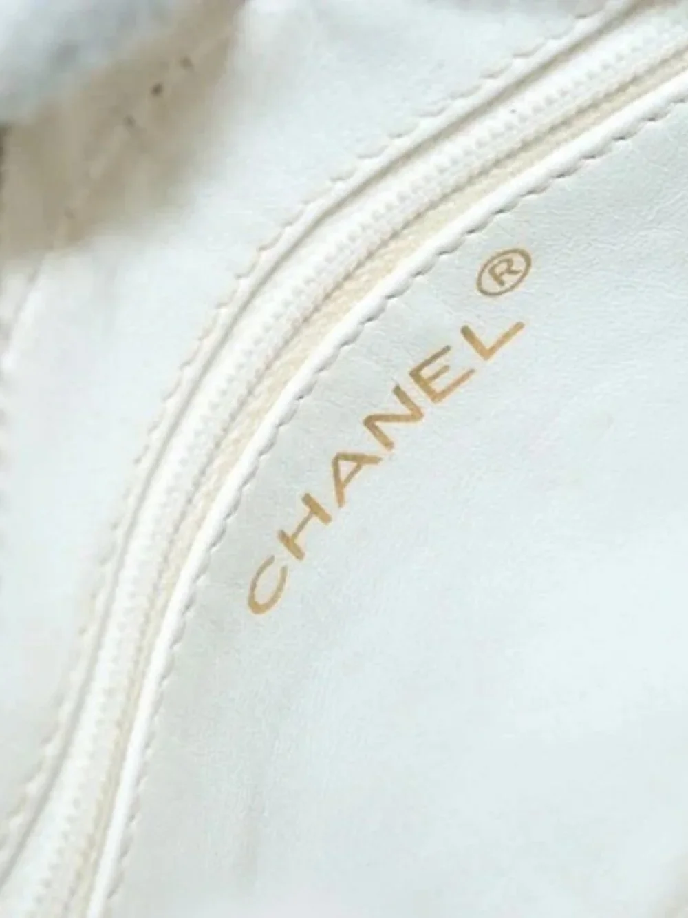 CHANEL Chain Shoulder Bag Patent leather Beige Gold CC Auth ka3145